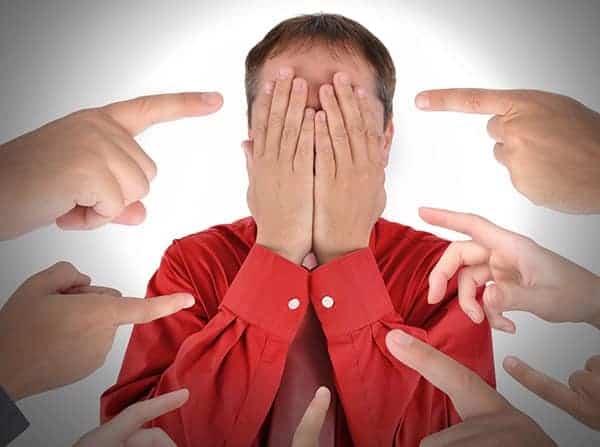 Como Usar o Hábito de Julgar para se Desenvolver